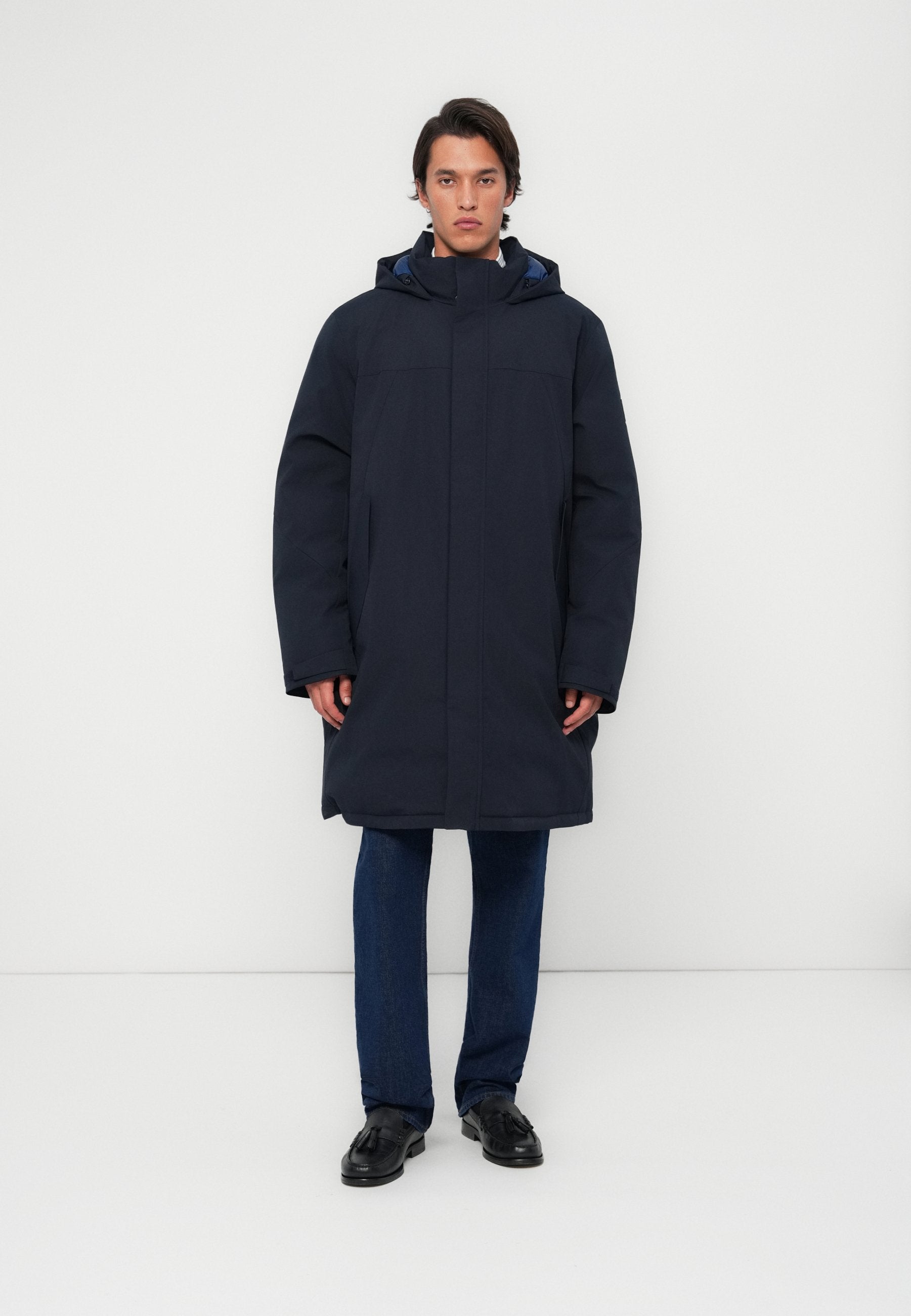TECH HOODED PADDED Media 3