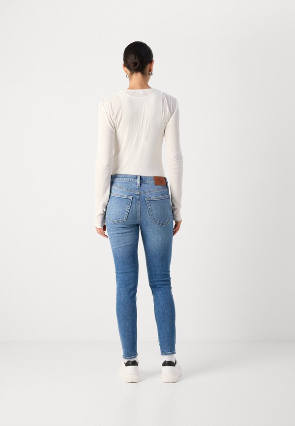 Calvin Klein Jeans MID RISE