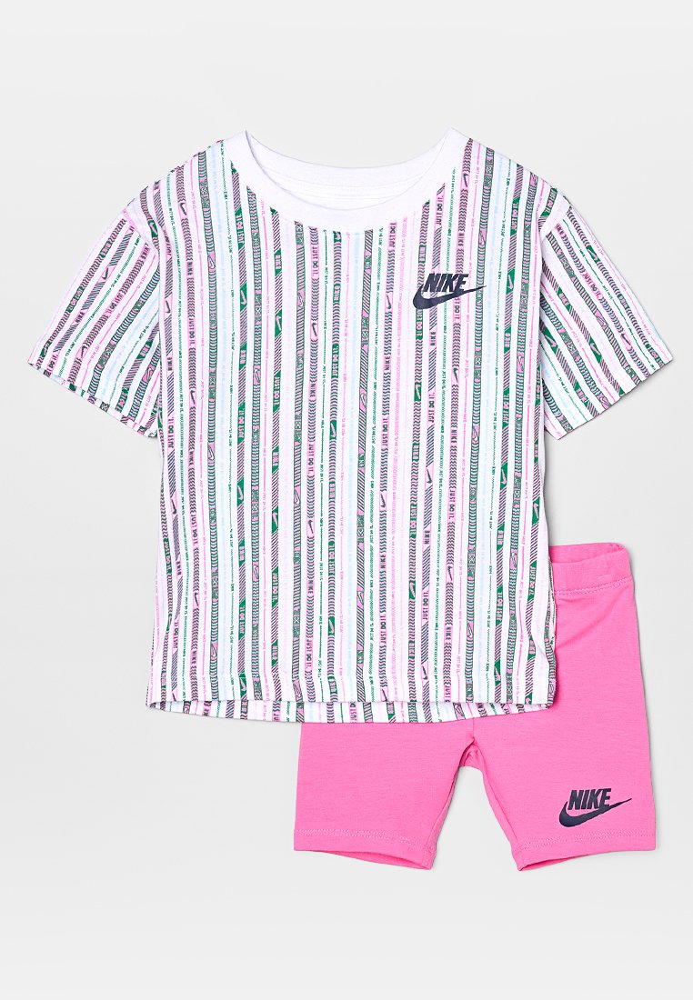 Nike Sportswear HAPPY CAMPER SET