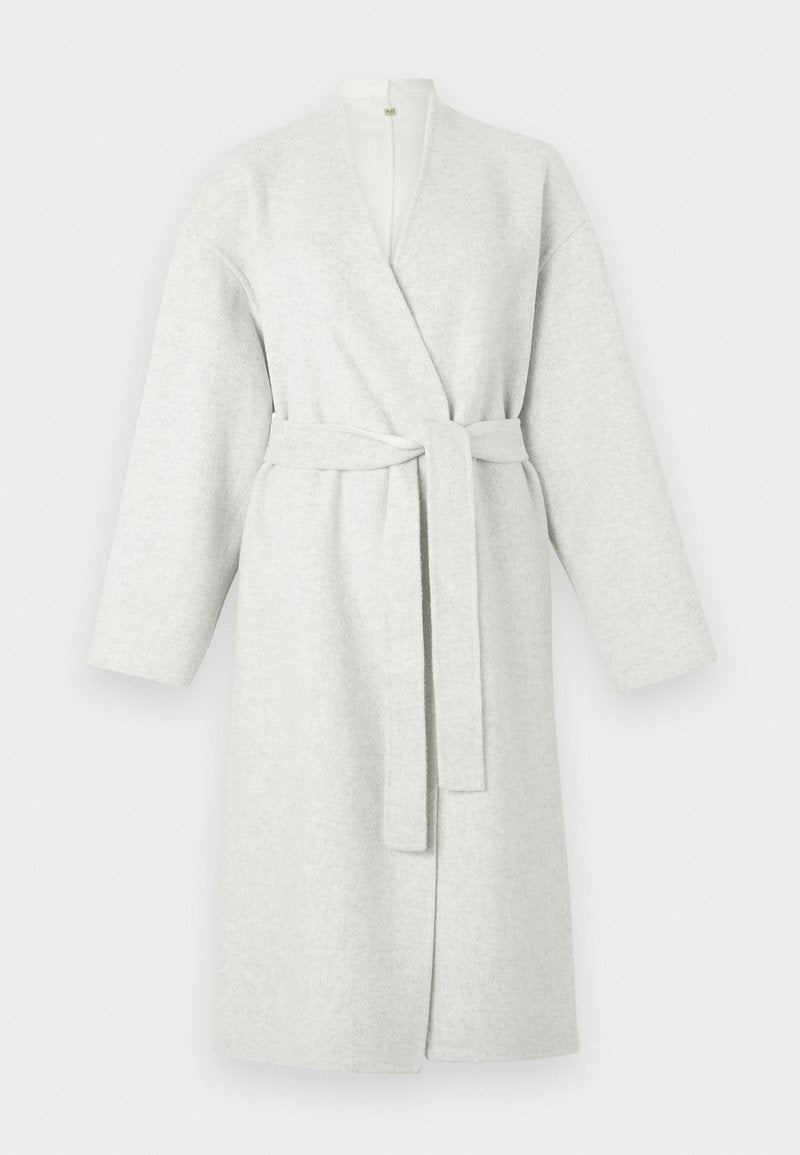 DAFNE REVERSIBLE BELTED Media 1