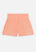 Leichte pfirsichfarbene Sportsch shorts mit einem breiten elastischen Bund und einem kleinen weißen Nike-Logo auf der unteren linken Vorderseite.