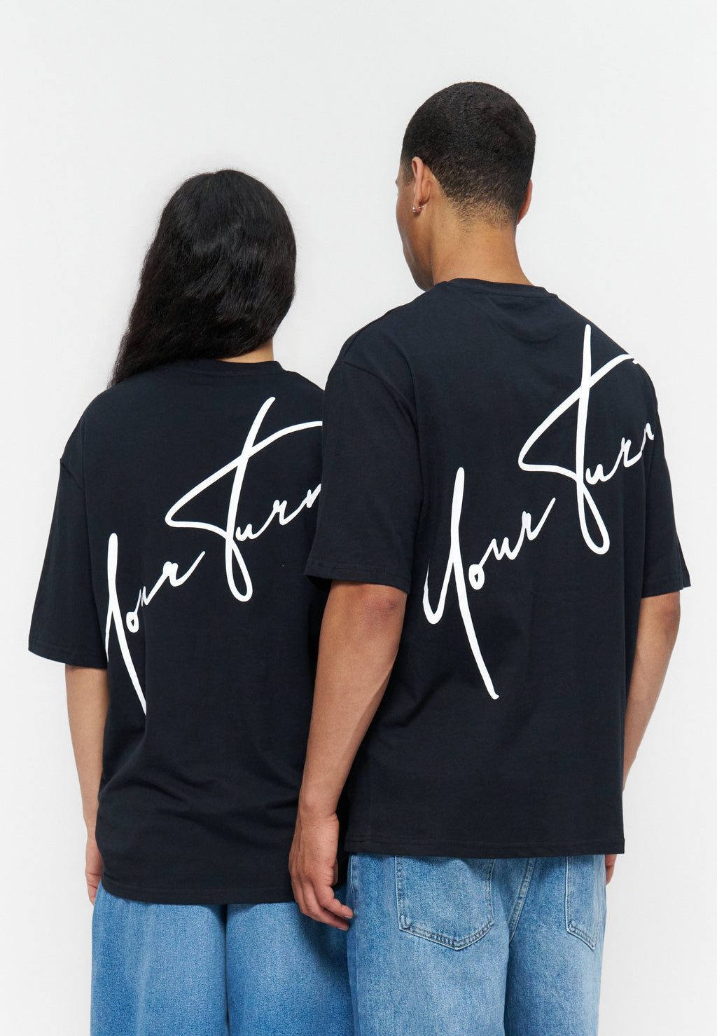 YOURTURN BIG SCRIPT LOGO OVERSIZED FIT