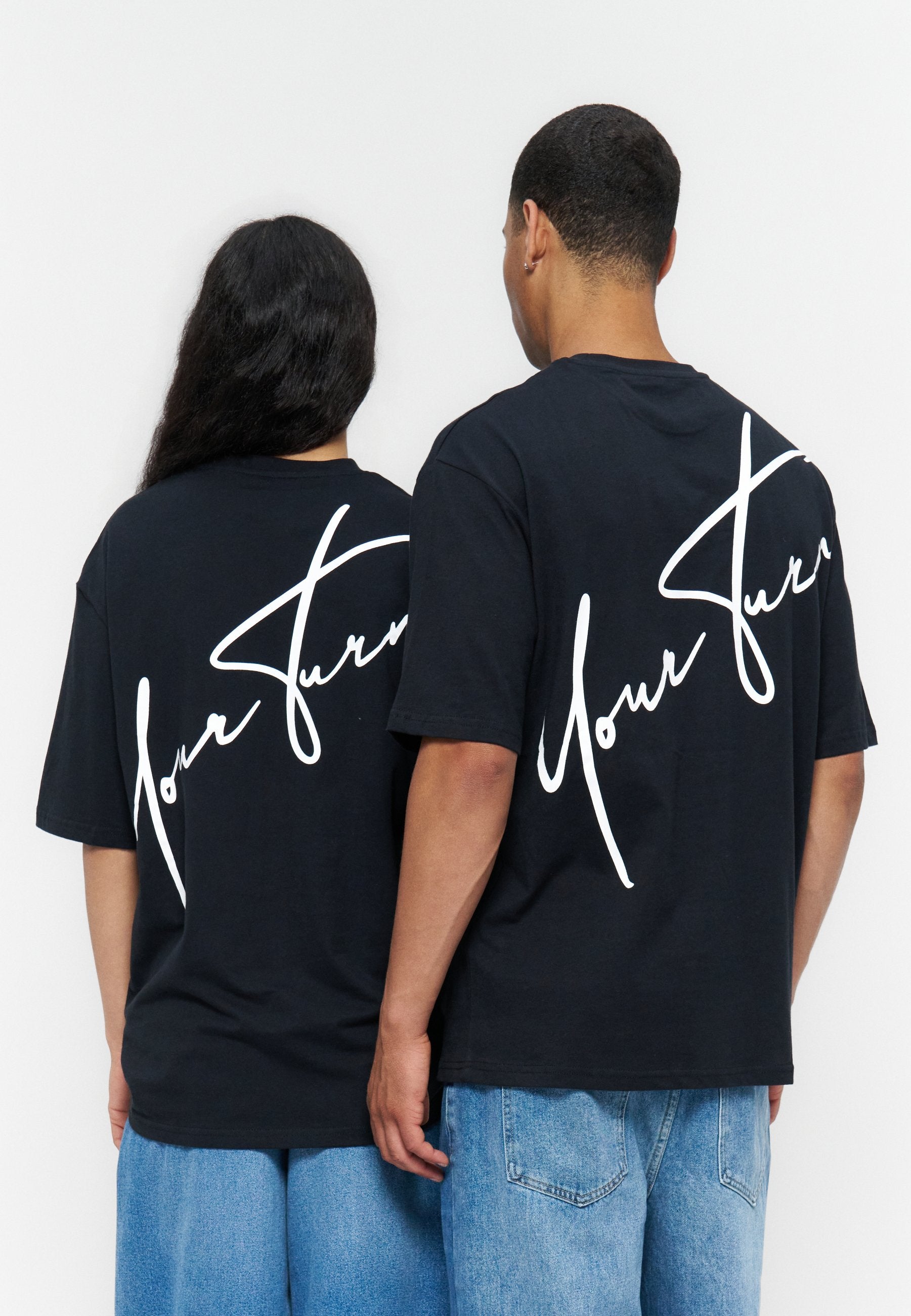 YOURTURN BIG SCRIPT LOGO OVERSIZED FIT