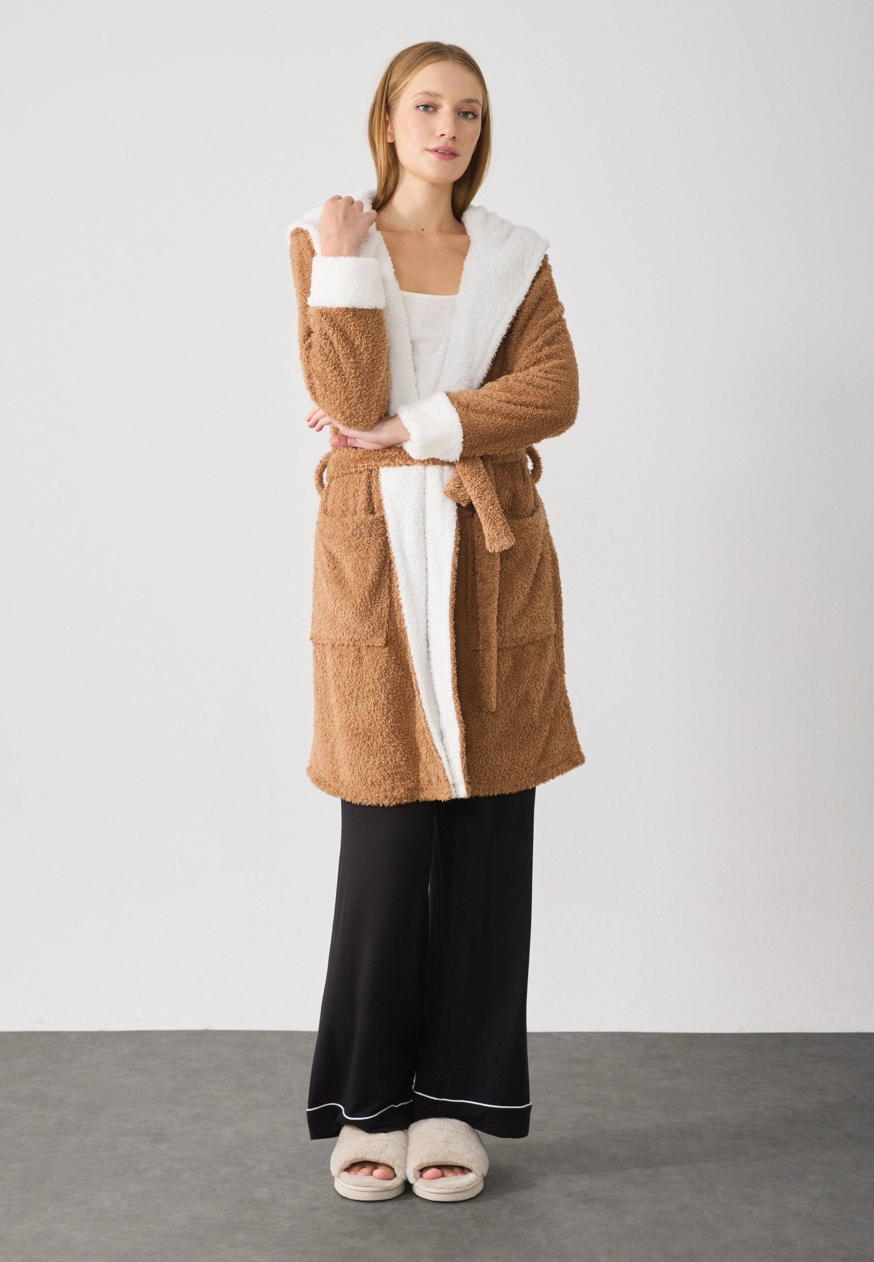 Anna Field FLUFFY HOODED BATHROBE