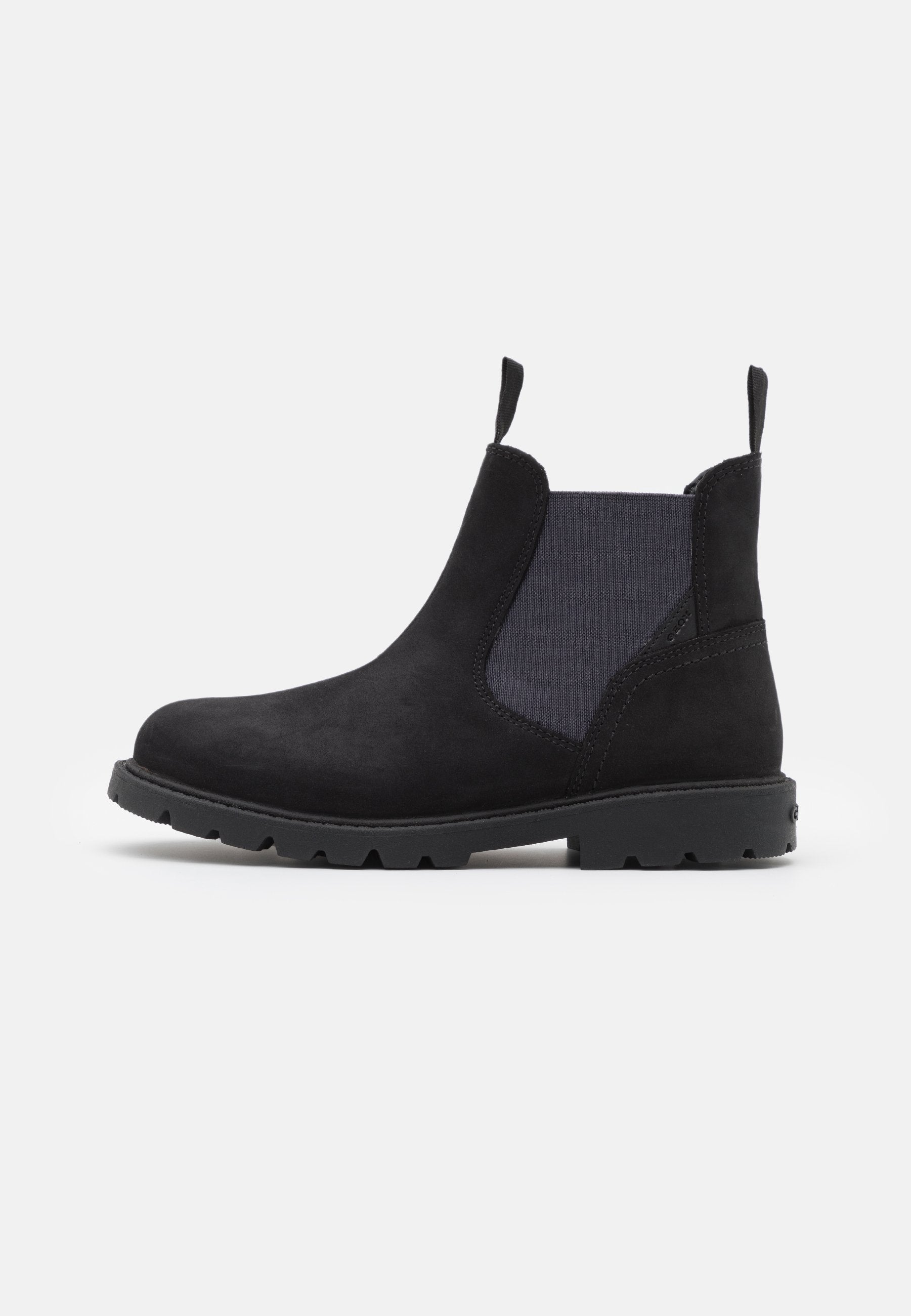 Schwarze Wildleder Chelsea-Boots mit elastischen seitlichen Einsätzen, Zuglaschen und robusten Gummisohlen. Sie verfügen über ein schlankes, minimalistisches Design.