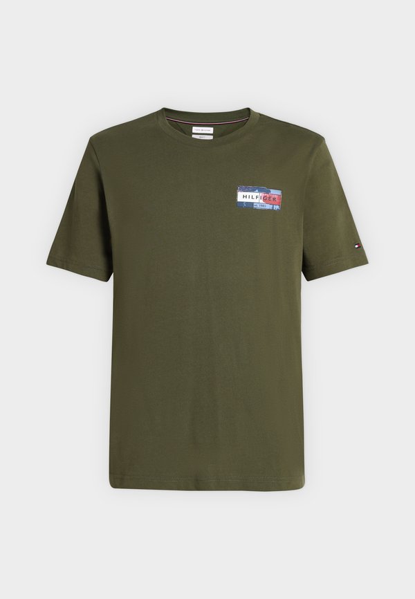 Tommy Hilfiger BRAND LOVE BACK FLAG GRAPHIC TEE - Print T-shirt - huntsman green