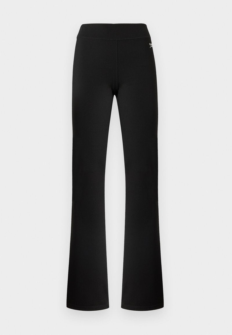 Schwarze, ausgestellte Leggings aus dehnbarem Stoff, mit einem glatten Bund und einem dezenten Logo in Hüfthöhe. Klassisches Design und einfarbige Ausführung.