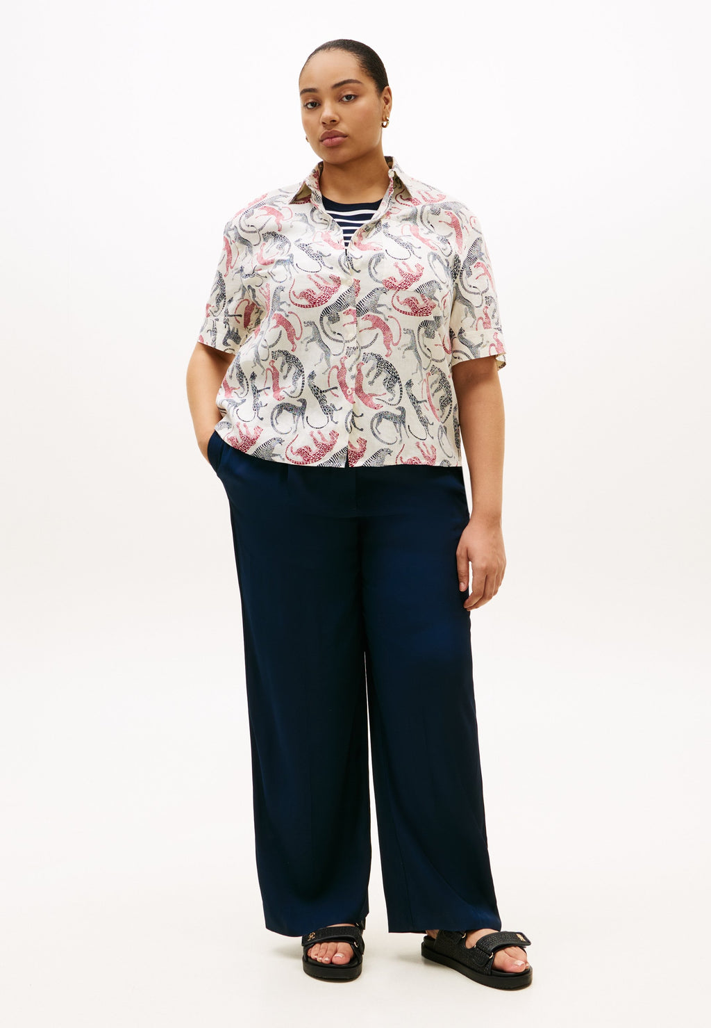 CURVE RELAXED FIT PURE LINEN SHIRT Media 2