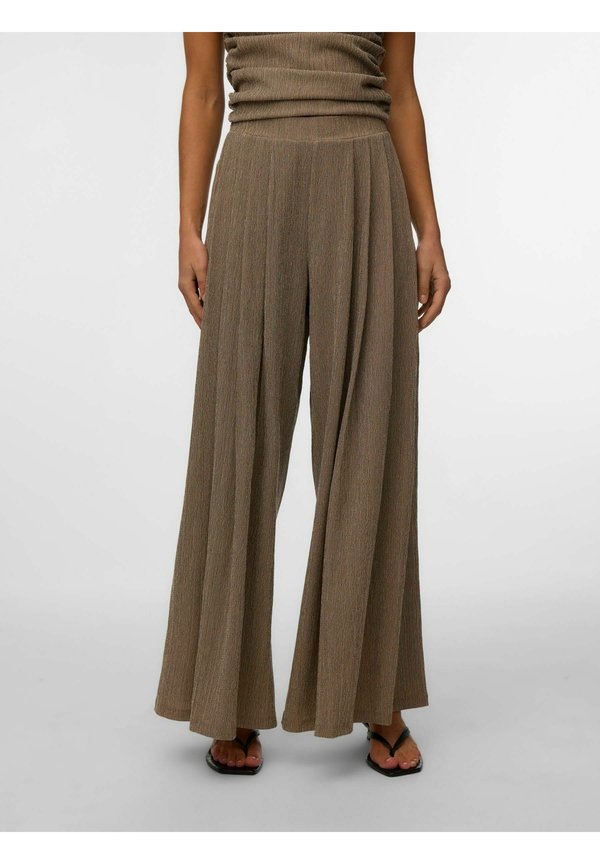 Vero Moda Wide-leg VMKAYLA Mid waist - Trousers - chocolate torte