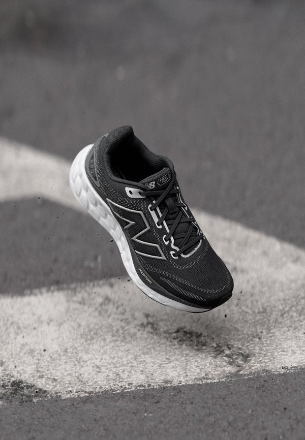 New Balance FRESH FOAM 680 - Road running shoes - black