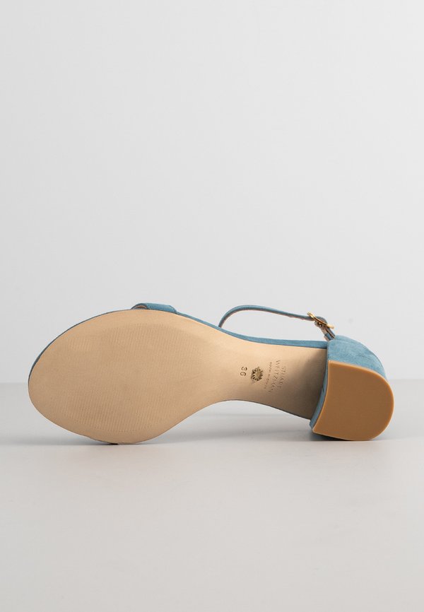 Stuart Weitzman SIMPLE