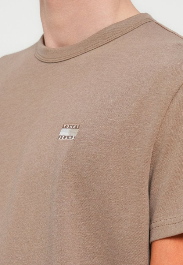Tommy Jeans TJM REG BADGE TEE EXT