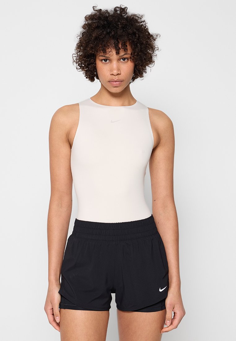 Nike Performance
