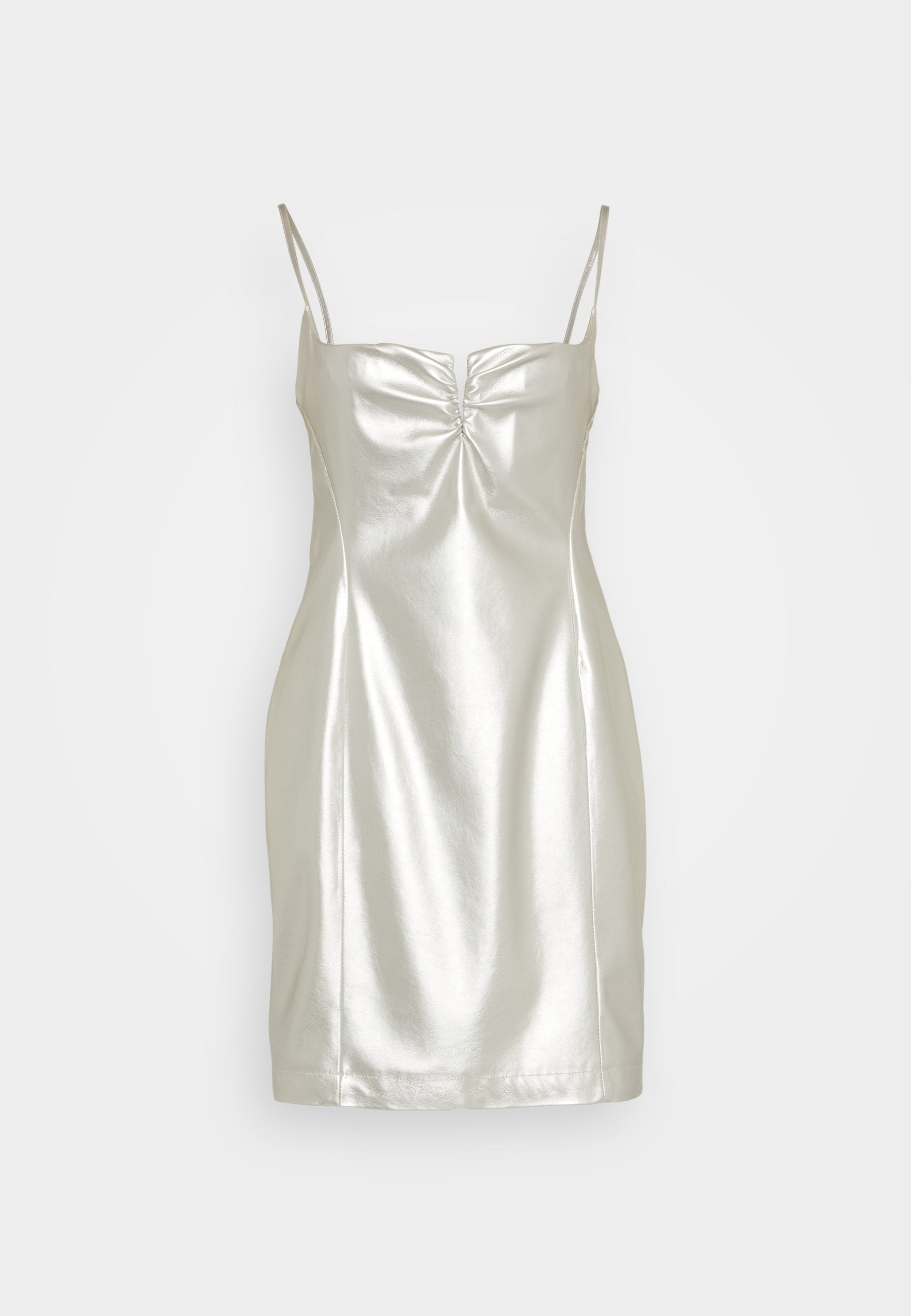 Satin-Effekt Mini-Kleid in metallischem Silber mit taillierter Passform, dünnen verstellbaren Trägern und gerafften Details an der Brust.