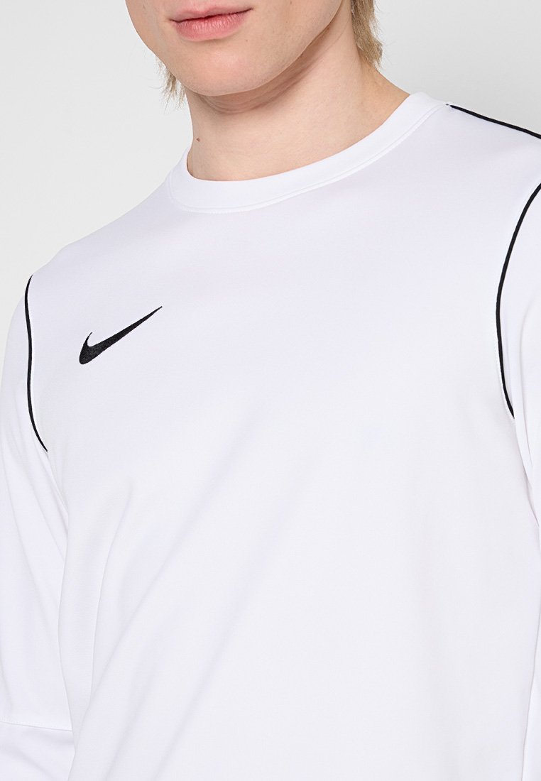 Nike Performance