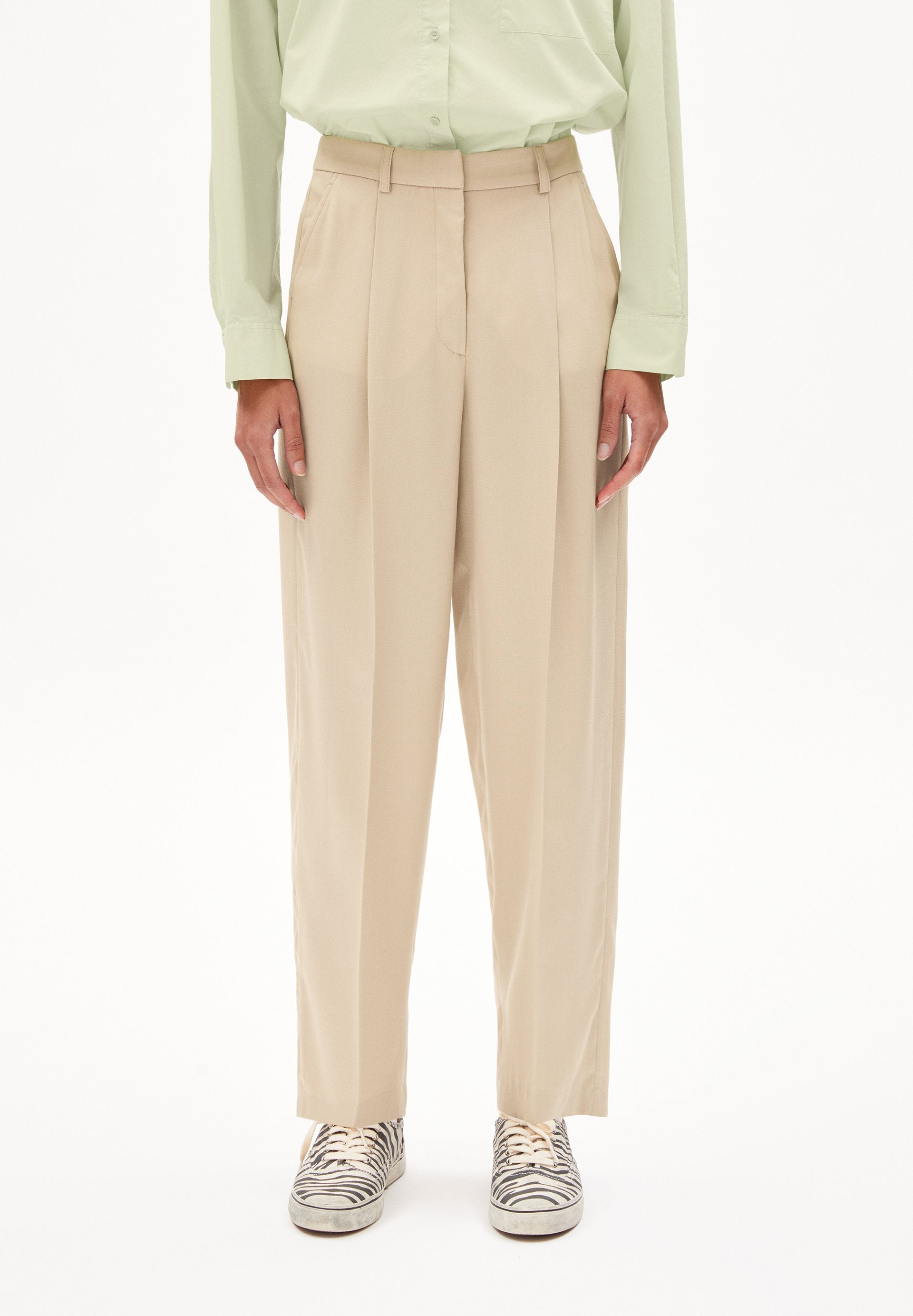 SANDRINAA TAPERED  Media 3