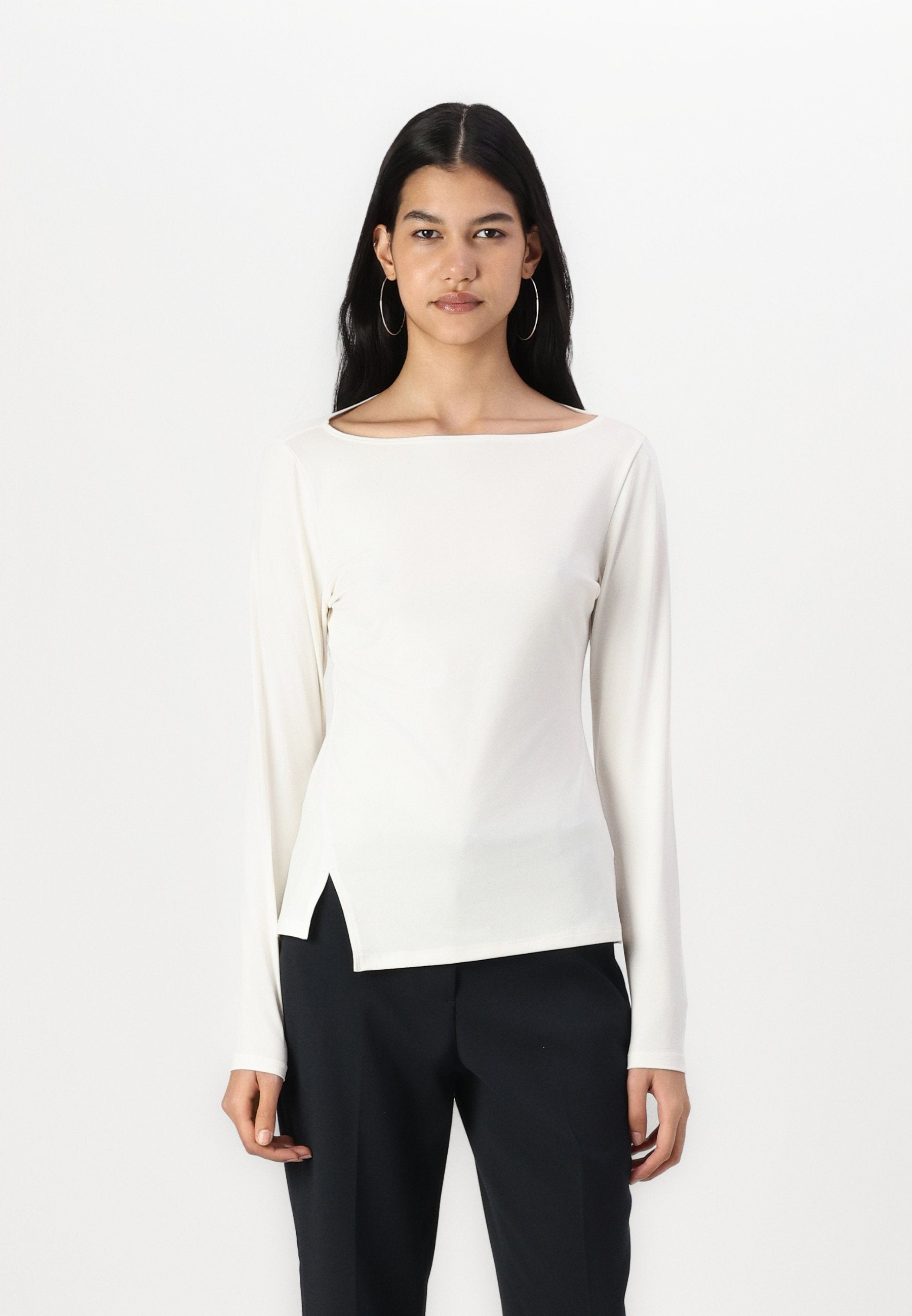 Abercrombie & Fitch Long-Sleeve Asymmetrical Hem Slash Top