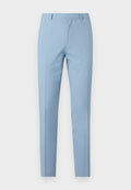 Helle blaue maßgeschneiderte Hose mit slim Fit, glatter Textur, Bundfalten, tailliertem Bund und Gürtelschlaufen. Keine sichtbaren Taschen.