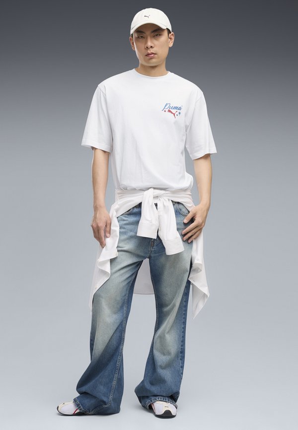 Puma GRAPHICS CHAMPIONS BOXY T-SHIRT - Print T-shirt - white
