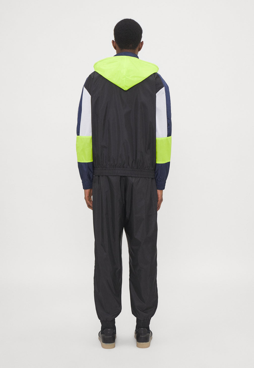 JACKET Media 4