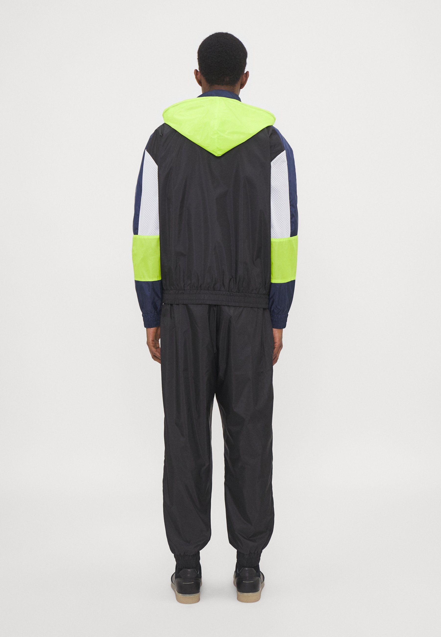 JACKET Media 4