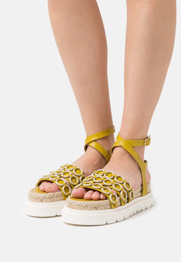 3.1 Phillip Lim CRUZ RING PLATFORM