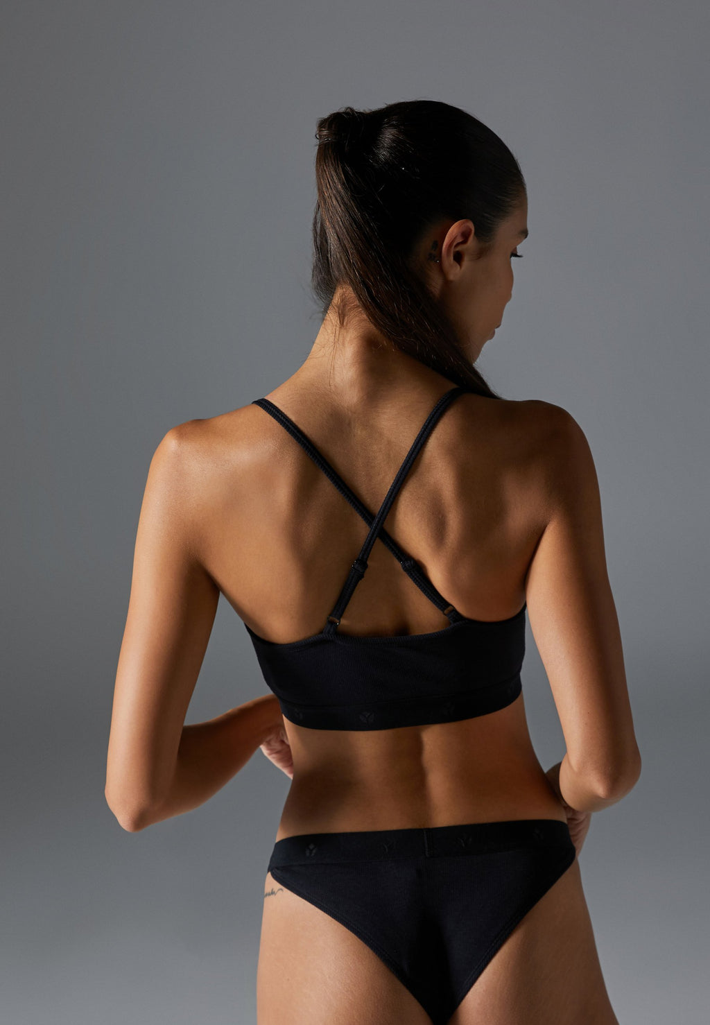 Even&Odd active LIGHT SUPPORT TRIANGLE SPORTS BRA WITH ADJUSTABLE CROSS BACK STRAPS