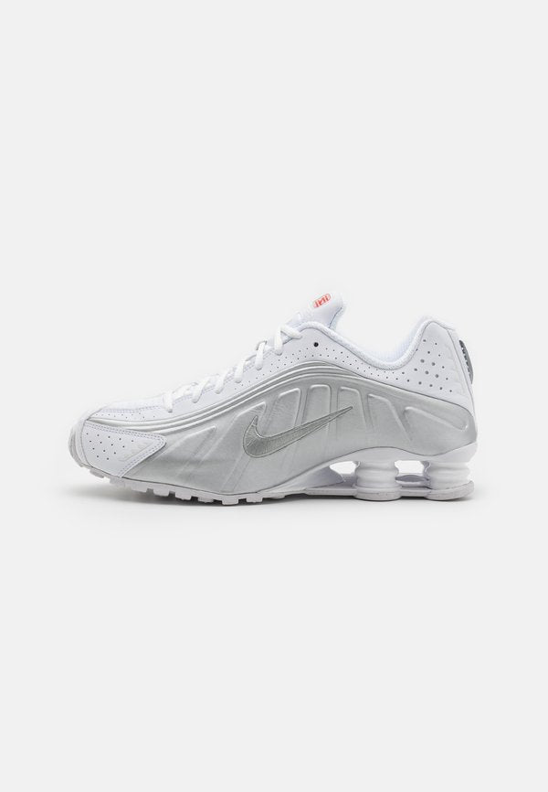 Nike Sportswear SHOX R4 UNISEX - Trainers - white/metallic silver/white/bright crimson