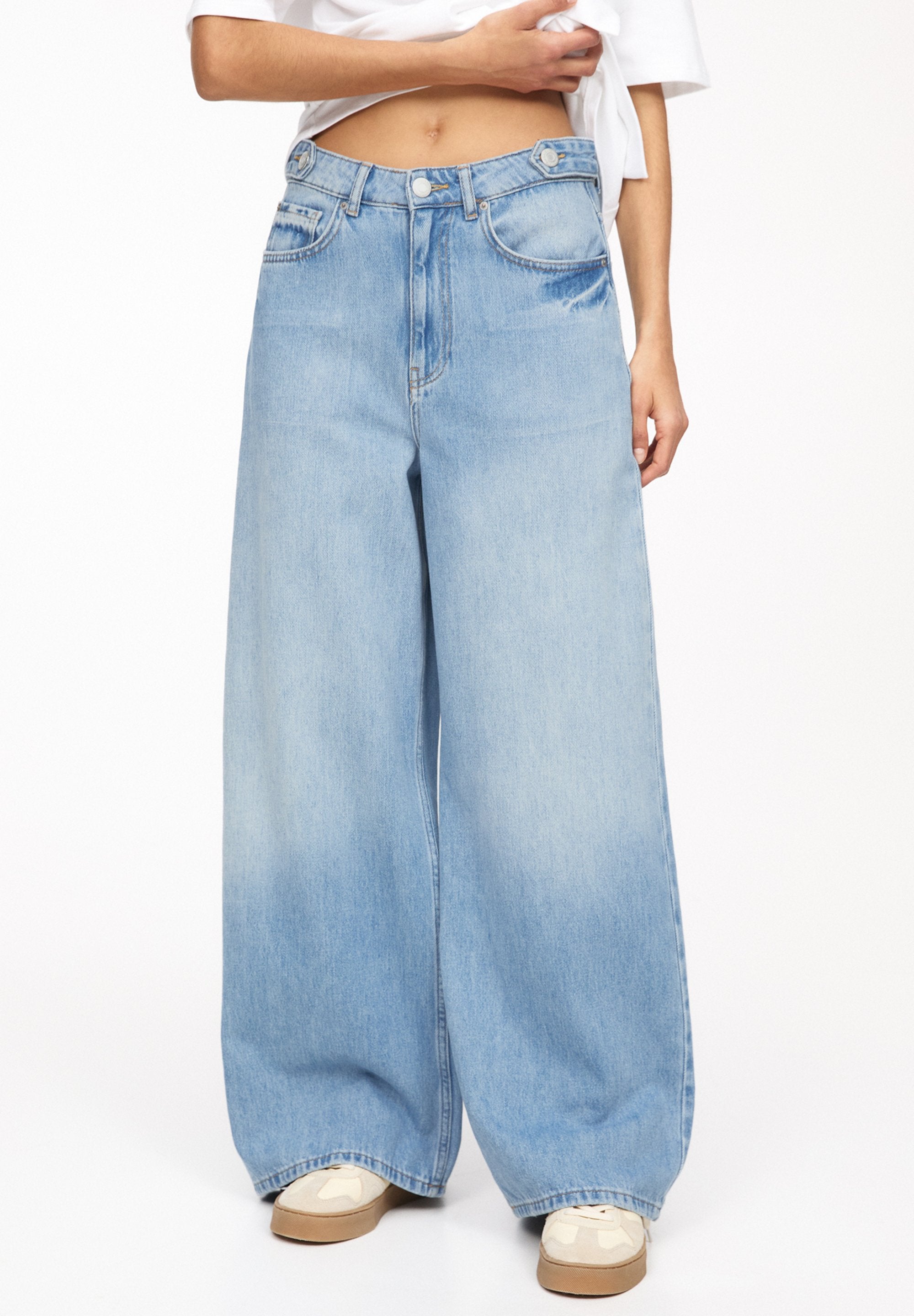 PULL&BEAR TAB DETAIL