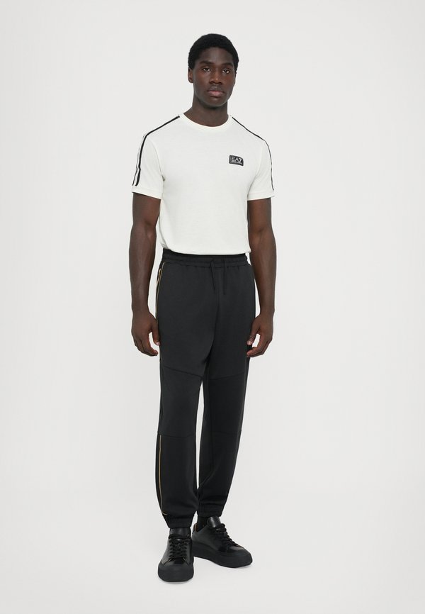 EA7 Emporio Armani TRAIN SOCCER PANTS