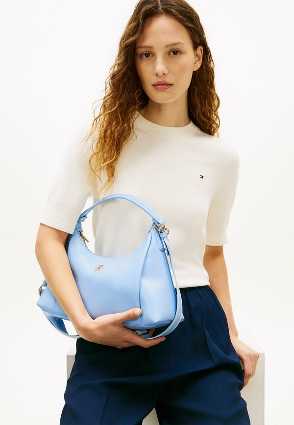 Tommy Hilfiger ESSENTIAL CROSSBODY SHOULDER BAG - Handbag - well water