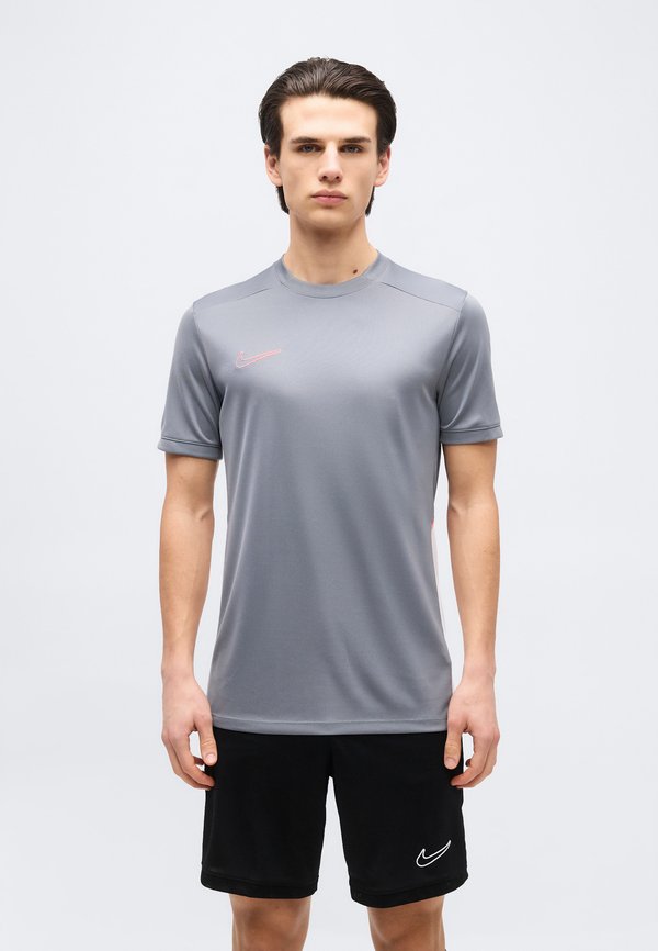 Nike Performance MEN'S SHORT SLEEVE SOCCER - Sports T-shirt - smoke grey/white/hot punch