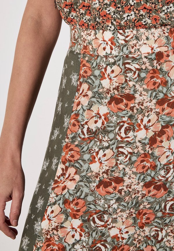 Apricot FLORAL