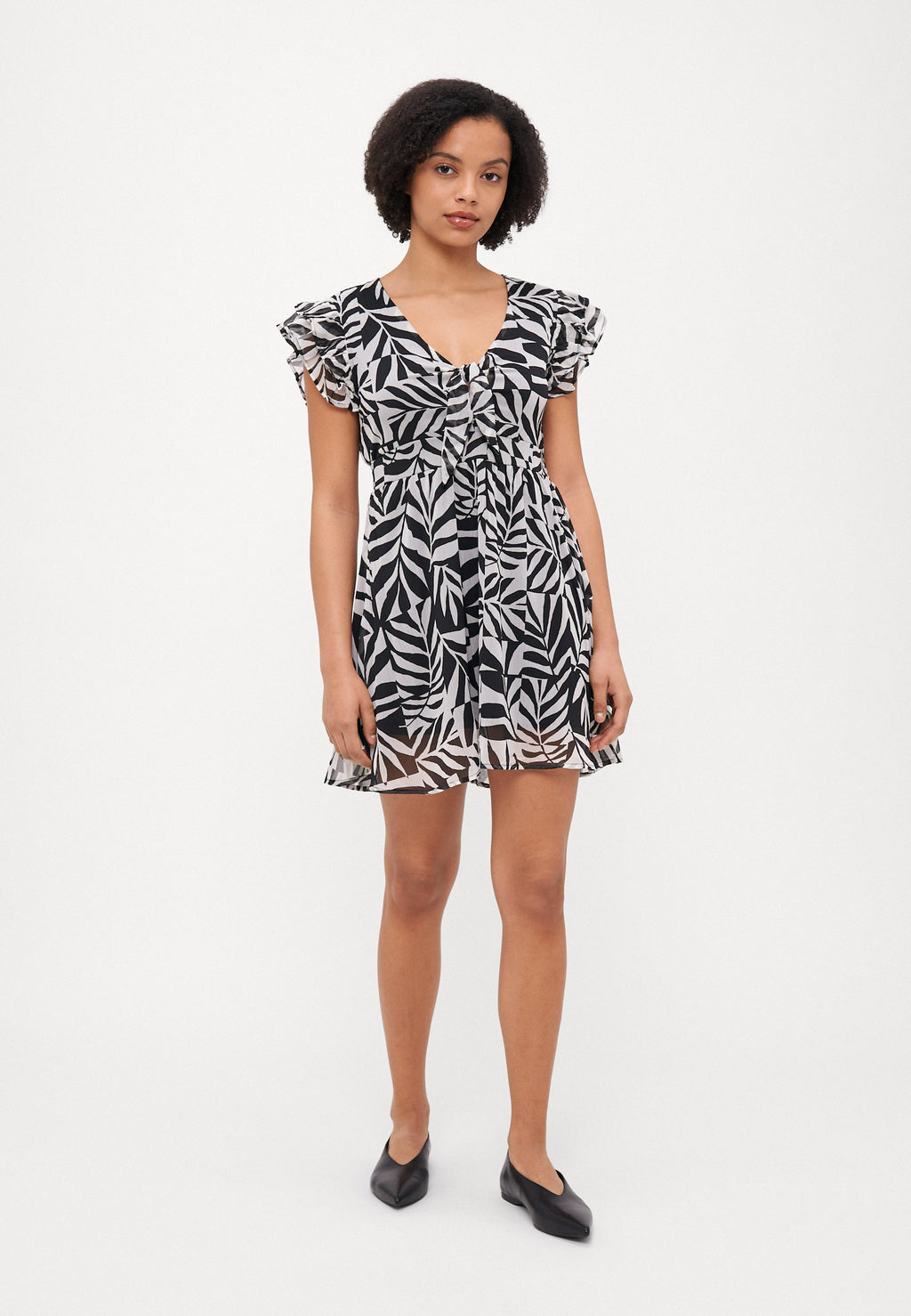 ONLASTA LIFE PEEKABOO DRESS  Media 2