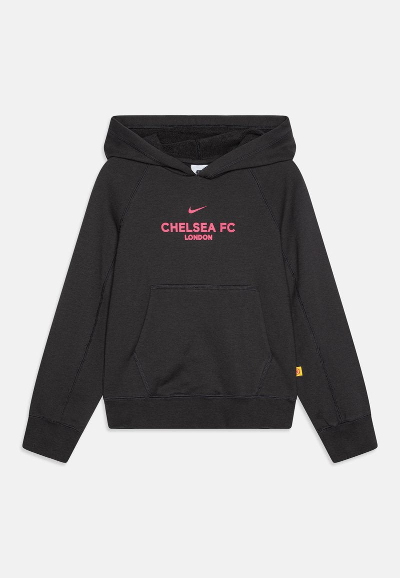 Schwarzer Hoodie aus Baumwolle mit einer Fronttasche, einer Kapuze mit Kordelzug und pinkem Text: "CHELSEA FC LONDON" mit einem Nike-Logo darüber.