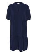 Navyblaues Kleid mit V-Ausschnitt, kurzen Puffärmeln und einem schichten, gerafften Saum. Hergestellt aus weichem Stoff mit glatter Textur.