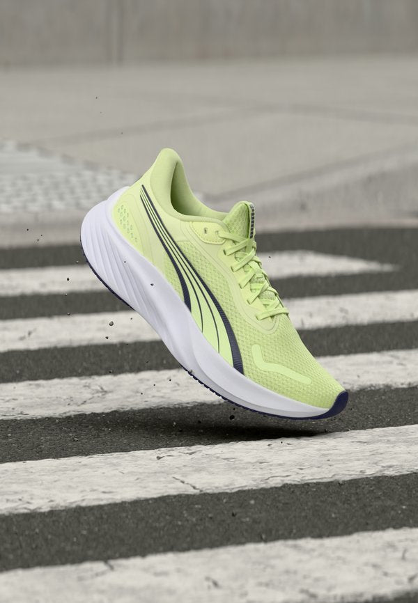 Puma POUNCE LITE - Road running shoes - apple spritz/deep plum/white