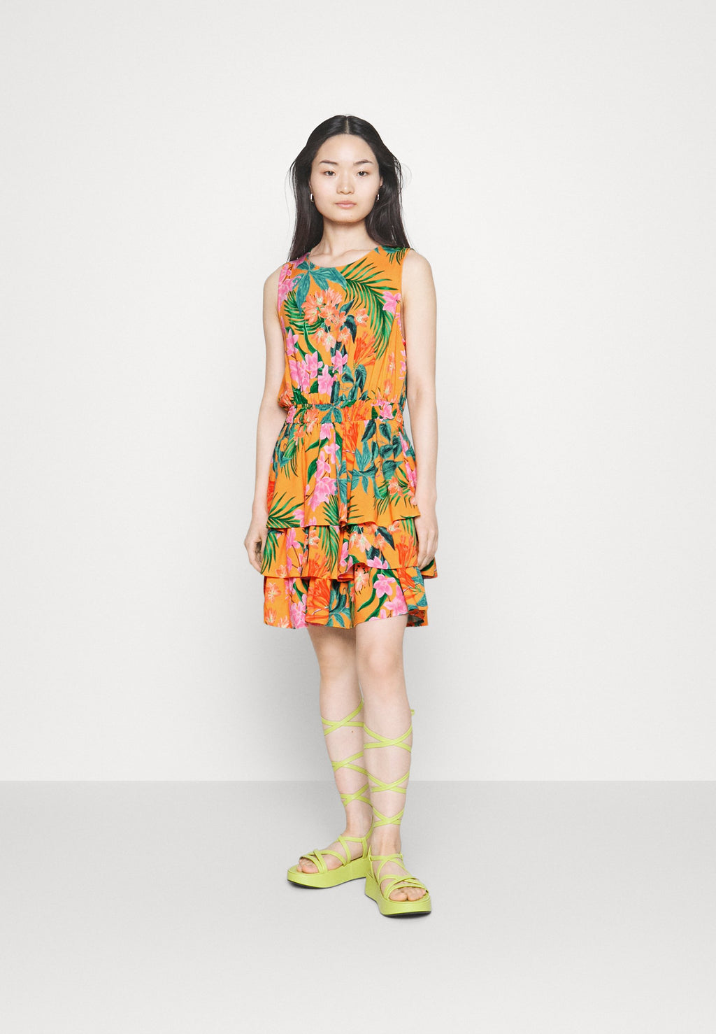 ONLTROPICA SMOCK LAYER DRESS Media 2