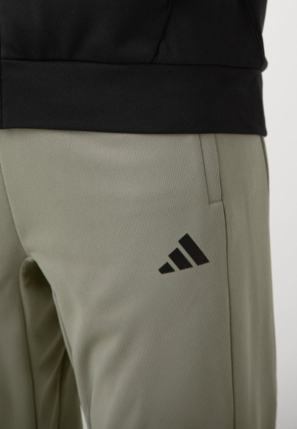 adidas Performance ESSENTIALS CAMOUFLAGE