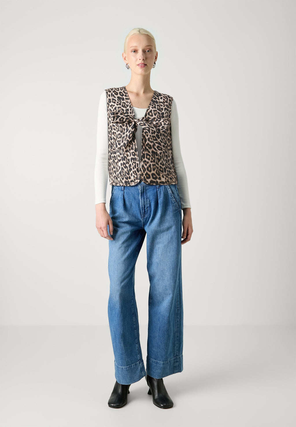 ONLANNABELL BOW WAISTCOAT  Media 2