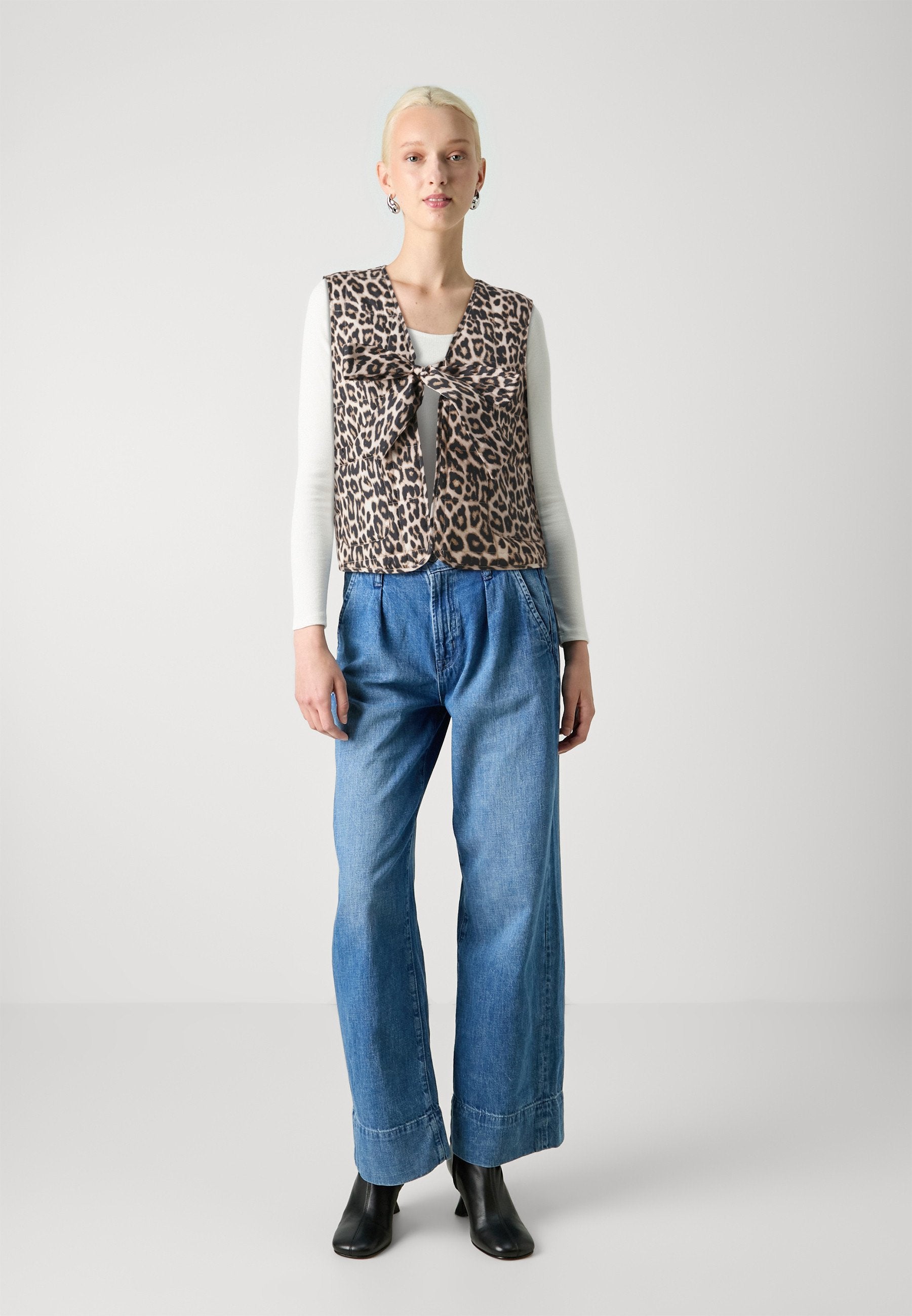 ONLANNABELL BOW WAISTCOAT  Media 2