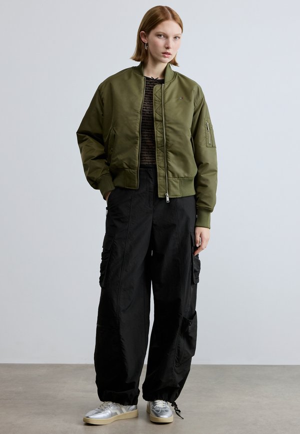 Tommy Jeans SLEEVE POCKET TWILL BOMBER JACKET