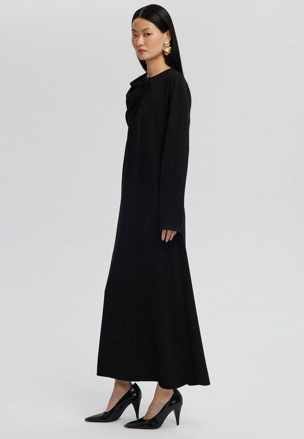 Touché Privé WITH ASYMMETRIC NECKLINE