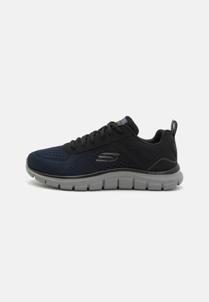 Leichte Sportschuhe mit einem Obermaterial aus navyfarbenem Mesh, schwarzen Akzenten und einer grauen Gummisohle mit strukturiertem Grip-Muster.