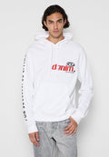 Weißer Kapuzenpullover aus weichem Stoff mit einer Kängurutasche. Mit rotem "Denim"-Logo auf der Brust und Text auf dem linken Ärmel.