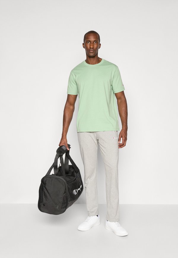 Champion SPORTSWEAR STANDARD FIT
2 PACK