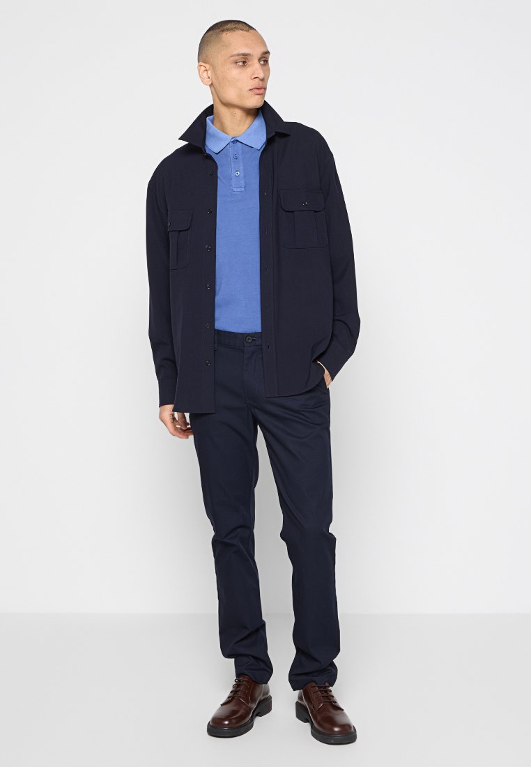 REGULAR FIT Media 2