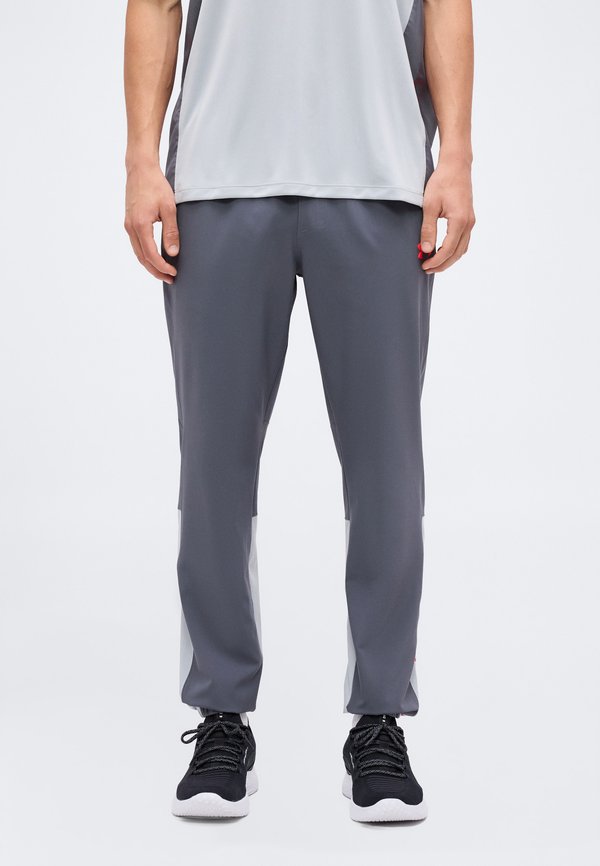 Under Armour TECH UTILITY WOVEN - Tracksuit bottoms - castlerock/mod gray/racer red