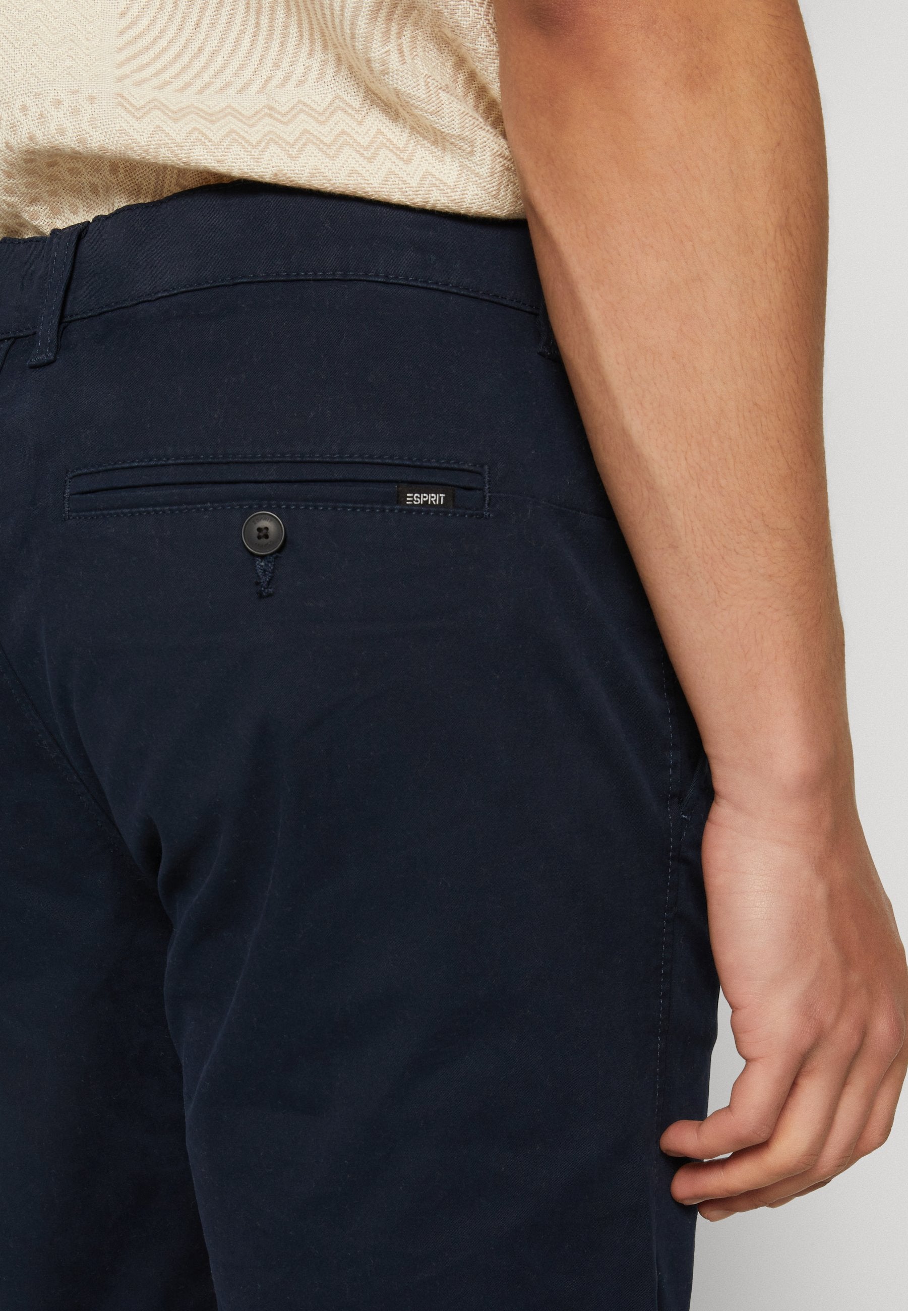 Esprit Chino Media 8