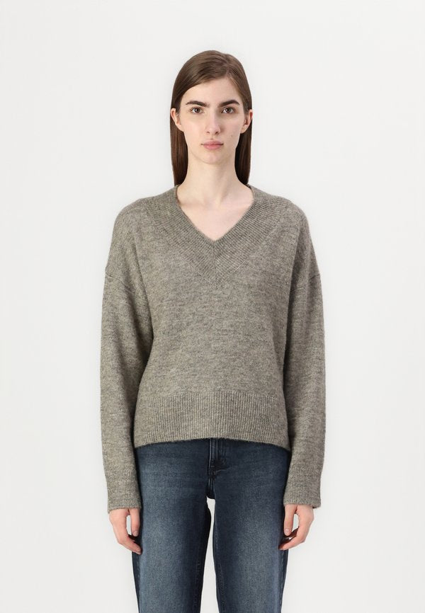 Even&Odd V NECK WITH SIDE SLITS